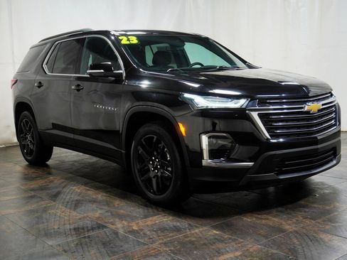 Used 2023 Chevrolet Traverse LT image 1