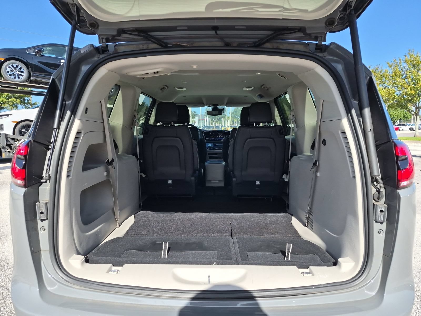 Used 2022 Chrysler Pacifica Touring-L FWD image 32