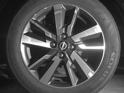Used 2025 Nissan Versa SV FWD image 14