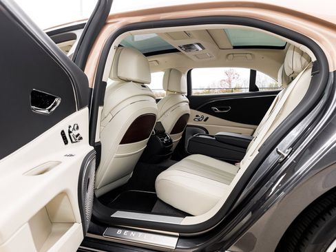 New 2026 Bentley Flying Spur Plug-In Hybrid image 31