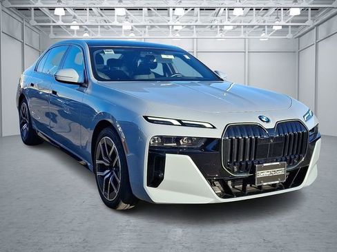 Certified 2025 BMW 740i xDrive image 3