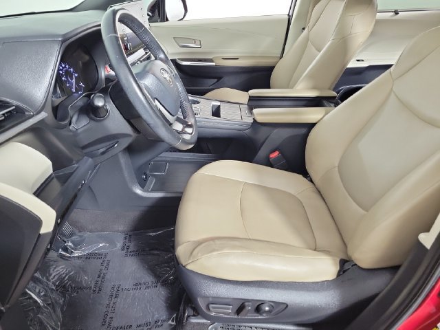 Used 2021 Toyota Sienna XLE FWD image 19