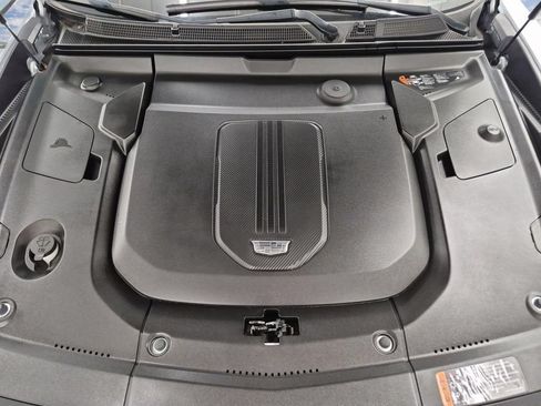 Certified 2024 Cadillac Lyriq Luxury AWD/4WD image 15