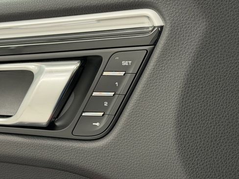 Certified 2023 Porsche Macan image 28