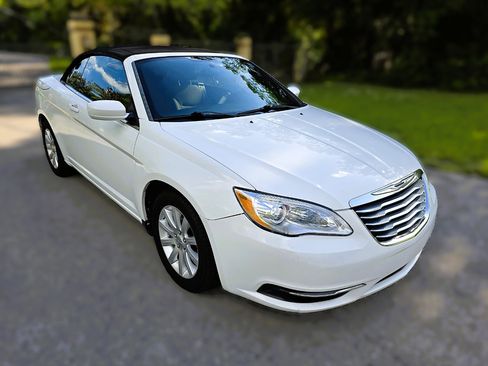 Used 2012 Chrysler 200 Touring image 3