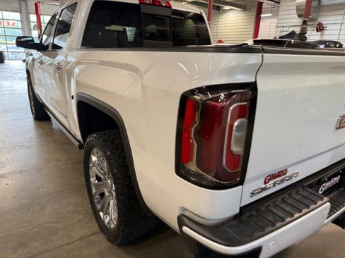 Used 2018 GMC Sierra 1500 Denali w/ Denali Ultimate Package AWD/4WD image 24