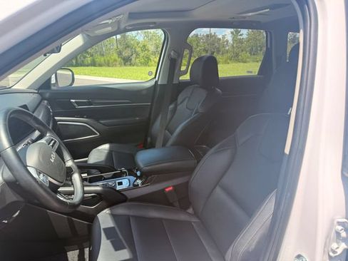 Used 2025 Kia Telluride S FWD image 9