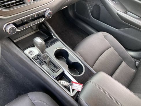 Used 2024 Nissan Altima 2.5 SV image 23