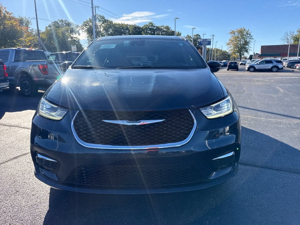 Used 2025 Chrysler Pacifica Select FWD image 3
