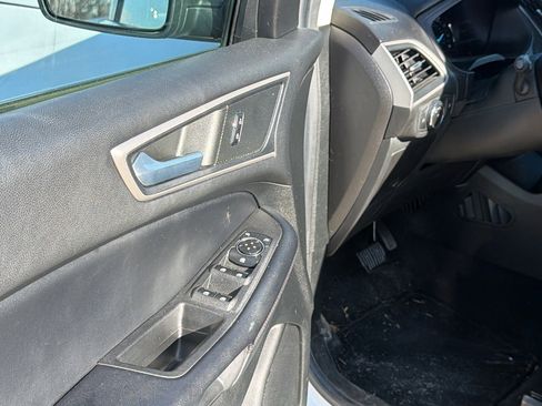 Used 2023 Ford Edge SEL image 15