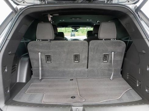 Used 2023 Chevrolet Traverse LT FWD image 9