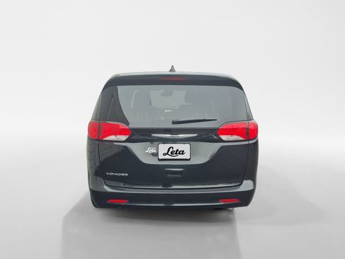 Used 2024 Chrysler Voyager LX image 5