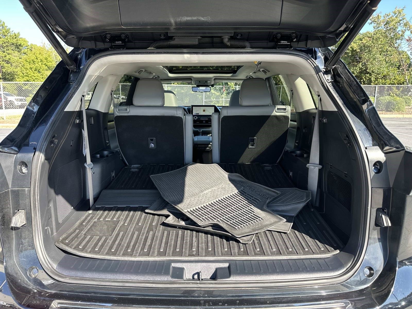 Used 2023 Toyota Highlander Platinum FWD image 9