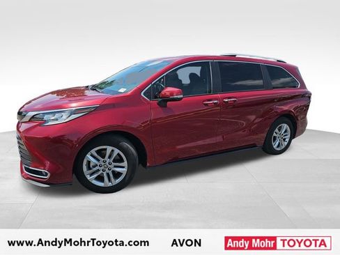 Used 2023 Toyota Sienna Limited FWD image 4