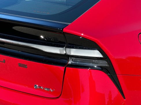 New 2026 Toyota Prius Plug-In Hybrid FWD image 32