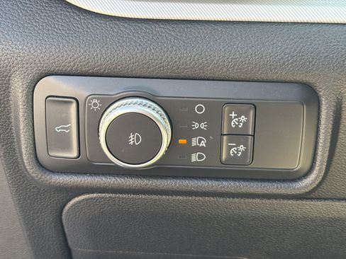 Used 2020 Ford Explorer XLT w/ Equipment Group 202A RWD image 30