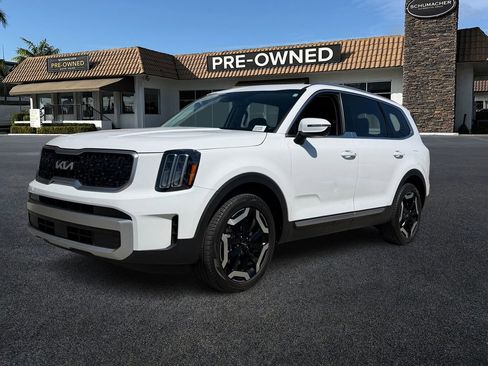 Used 2025 Kia Telluride EX w/ EX Captain's Chair Package FWD image 3