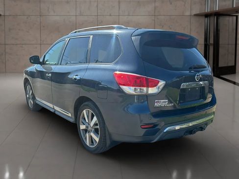 Used 2013 Nissan Pathfinder Platinum FWD image 3
