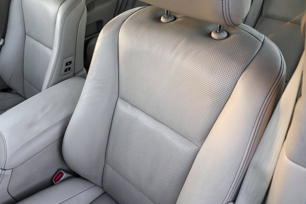 Used 2016 Lexus LS 460 w/ Comfort Package RWD image 30