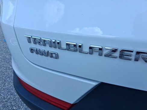 Used 2025 Chevrolet TrailBlazer LT AWD/4WD image 9