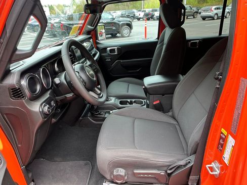 Used 2023 Jeep Wrangler Unlimited Sport AWD/4WD image 9
