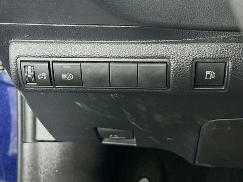 Used 2025 Toyota Corolla LE w/ Carpet Mat Package (TMS) FWD image 16