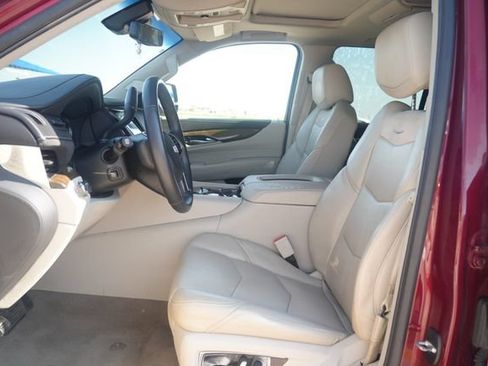 Used 2018 Cadillac Escalade Luxury AWD/4WD image 11