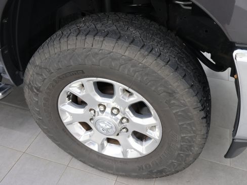 Used 2023 RAM 2500 Laramie AWD/4WD image 3