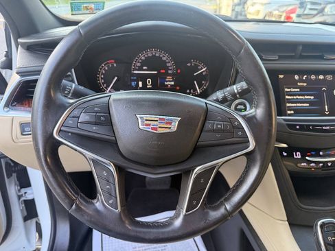Used 2018 Cadillac XT5 Luxury w/ Driver Awareness Package AWD/4WD image 16