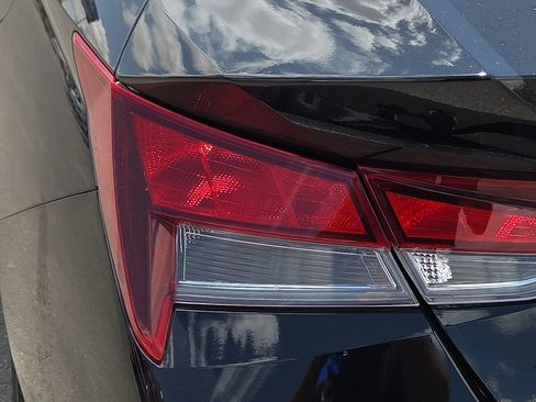 Used 2024 Hyundai Elantra SEL FWD image 9