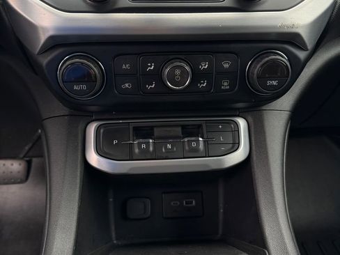 Used 2020 GMC Acadia SLE w/ Driver Convenience Package image 22