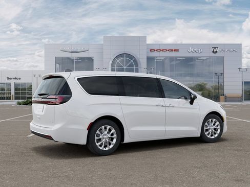 New 2027 Chrysler Pacifica Select w/ Family Tech Group AWD/4WD image 4