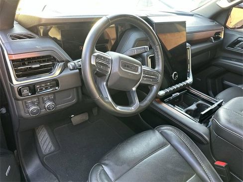 Used 2025 GMC Yukon XL Denali image 6