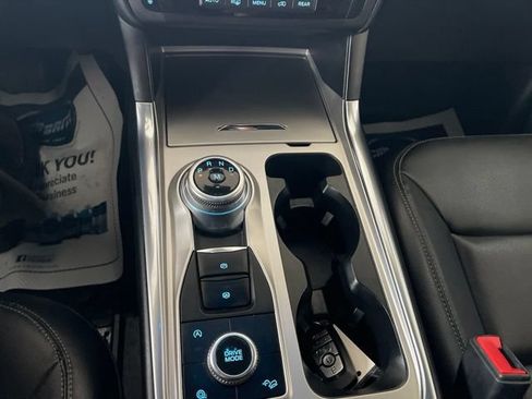 Used 2020 Ford Explorer XLT w/ Equipment Group 202A AWD/4WD image 23