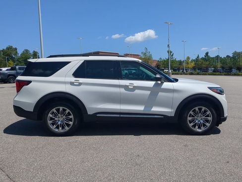 Certified 2025 Ford Explorer Active w/ Active Comfort Package AWD/4WD image 3
