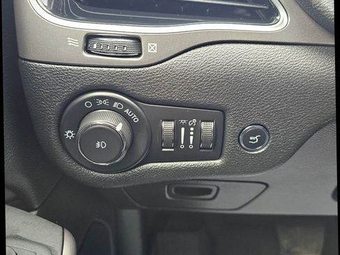 Used 2020 Jeep Cherokee Limited w/ Mopar Interior Package image 19