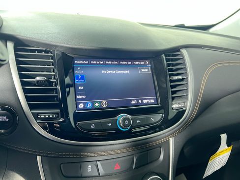 Used 2022 Chevrolet Trax LT w/ LT Convenience Package image 27