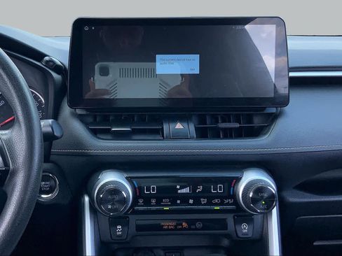 Used 2020 Toyota RAV4 XLE FWD image 7