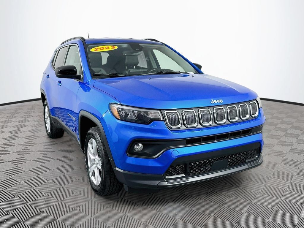 Certified 2022 Jeep Compass Latitude w/ Convenience Group AWD/4WD image 2