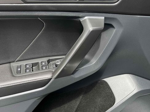 Used 2023 Volkswagen Tiguan SE FWD image 48