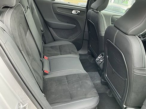 Certified 2025 Volvo XC40 B5 Plus image 19