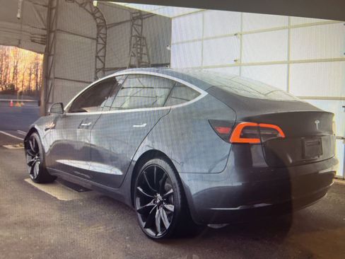 Used 2020 Tesla Model 3 Standard Range image 3