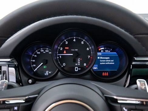 New 2026 Porsche Macan image 21