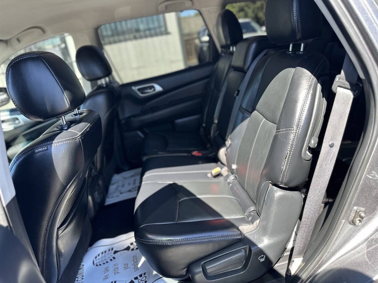 Used 2018 Nissan Pathfinder SL FWD image 16