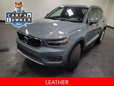 Used 2022 Volvo XC40 T4 Momentum FWD image 4