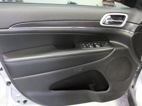 Used 2018 Jeep Grand Cherokee Limited AWD/4WD image 21