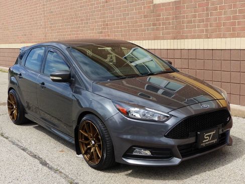 Used 2017 Ford Focus ST FWD image 11