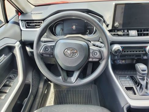 Used 2025 Toyota RAV4 XLE AWD/4WD image 11