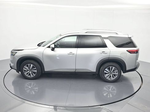 Certified 2025 Nissan Pathfinder SL FWD image 37