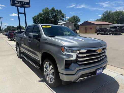 Used 2025 Chevrolet Silverado 1500 High Country w/ High Country Premium Package AWD/4WD image 6